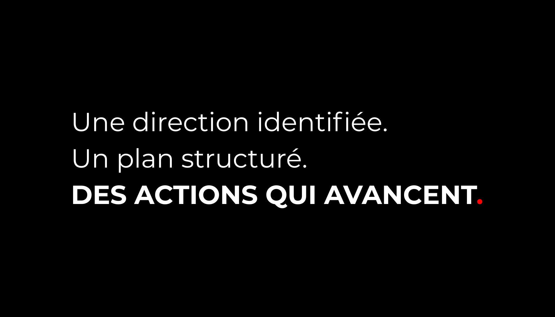 Direction marketing et communication externalisée | VISUELROUGE French text on a black background reads: “Une direction identifiée. Un plan structuré. DES ACTIONS QUI AVANCENT.”